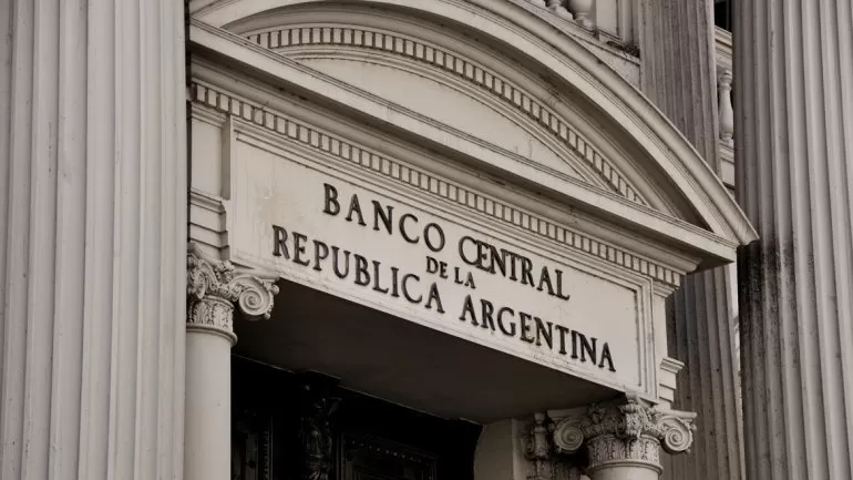 Una nueva medida  dispuesta por el Banco Central “tendrá un impacto sensible sobre el sistema financiero local”.