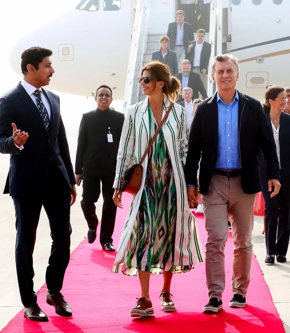 BIENVENIDA. El presidente Mauricio Macri y la primera dama Juliana Awada, optimistas en su llegada a la India. telam 