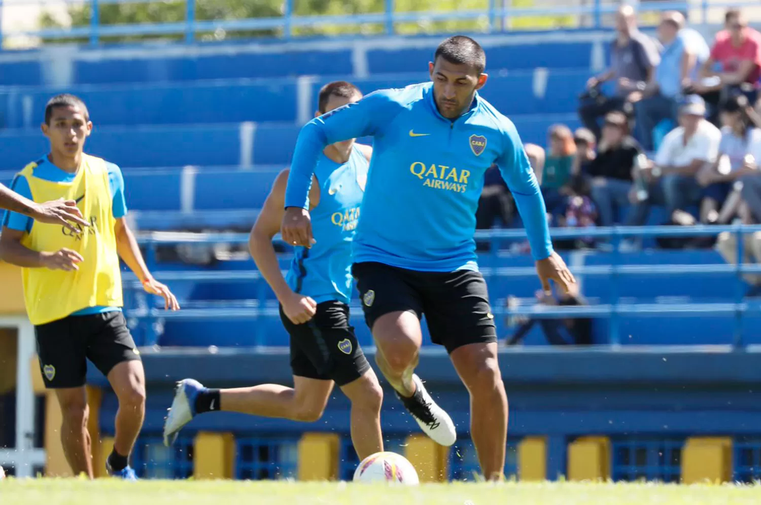 ENTRE LOS TITULARES. Ábila reemplazará a Benedetto en Boca ante Atlético.