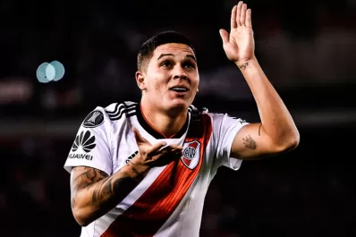 Tras superar una arritmia, Juanfer Quintero se sumó al plantel de River