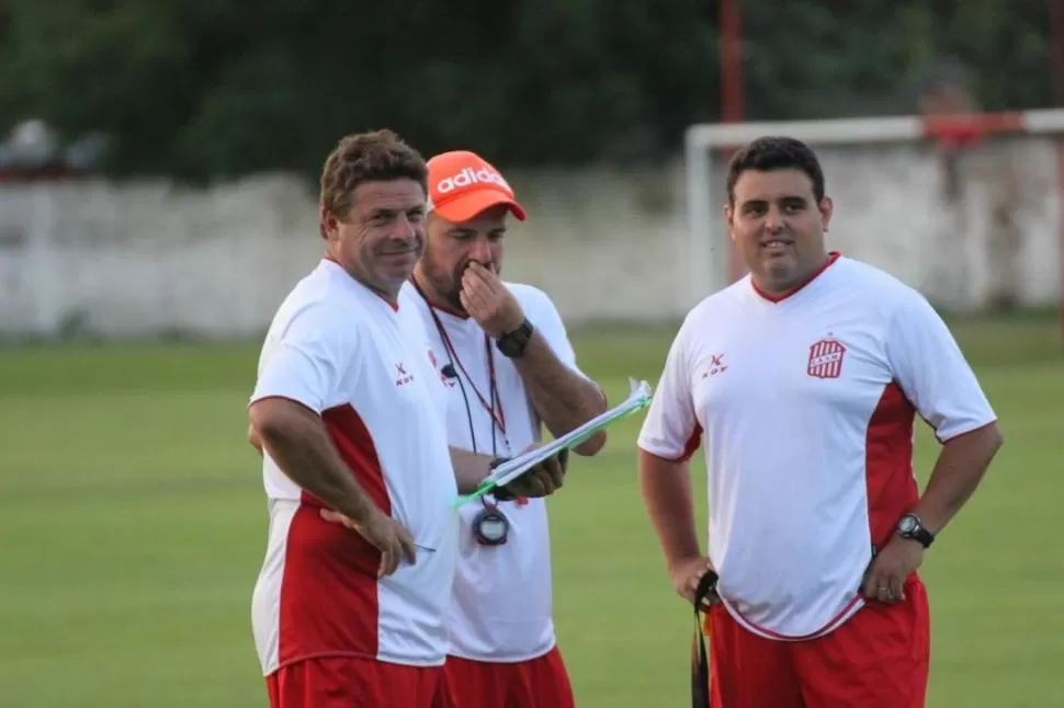 A LEVANTARSE. Los jugadores “santos” dejaron de lado el mal momento y trabajaron pensando en River. La idea general es cambiar el chip justo en ese compromiso. prensa casm