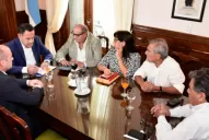 El gobierno ofreció a los docentes 25% en dos partes, más cláusula gatillo