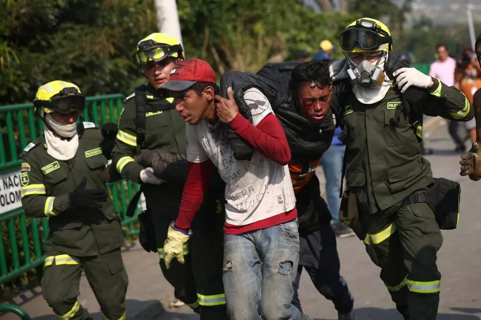 HERIDOS. Hubo incidentes en el puente internacional Simón Bolívar.  reuters 