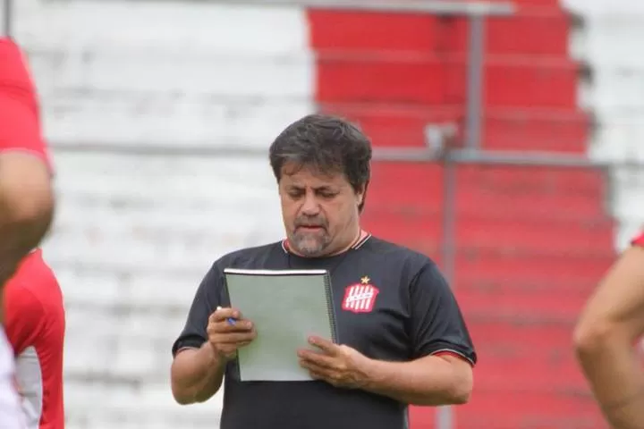 DEBUT. Ricardo Caruso Lombardi dirigirá su primer partido en La Ciudadela.