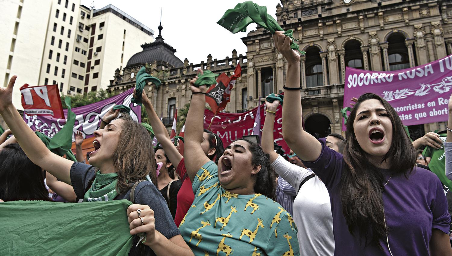 VERDES. Los activistas a favor del aborto se quejaron por el retraso.