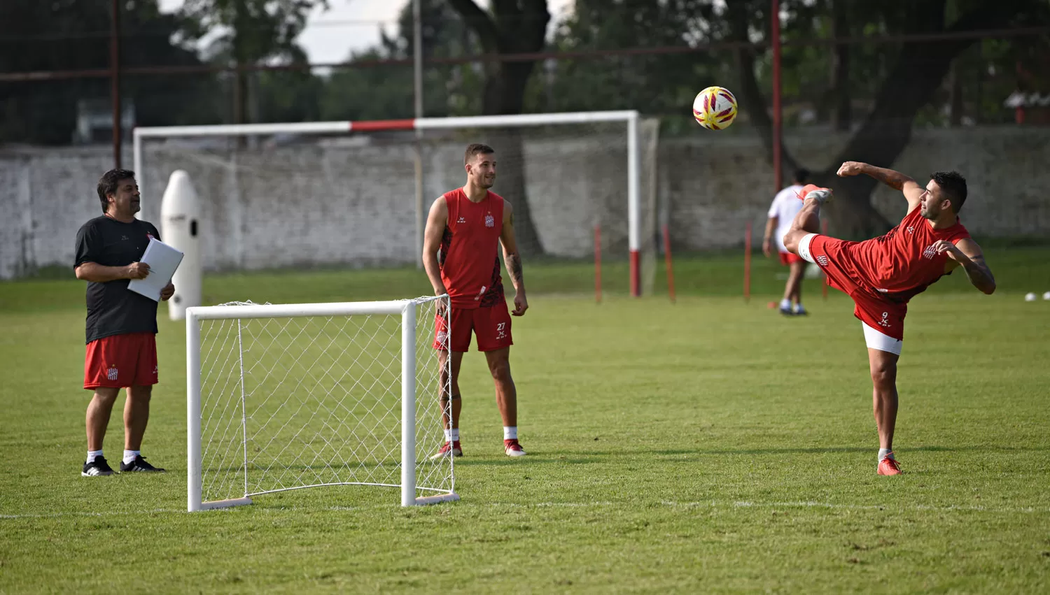 CON OTRA CARA. El trabajo que ordenó el DT ayer a la tarde superó largamente las tres horas. LA GACETA/FOTO DE JUAN PABLO SÁNCHEZ NOLI