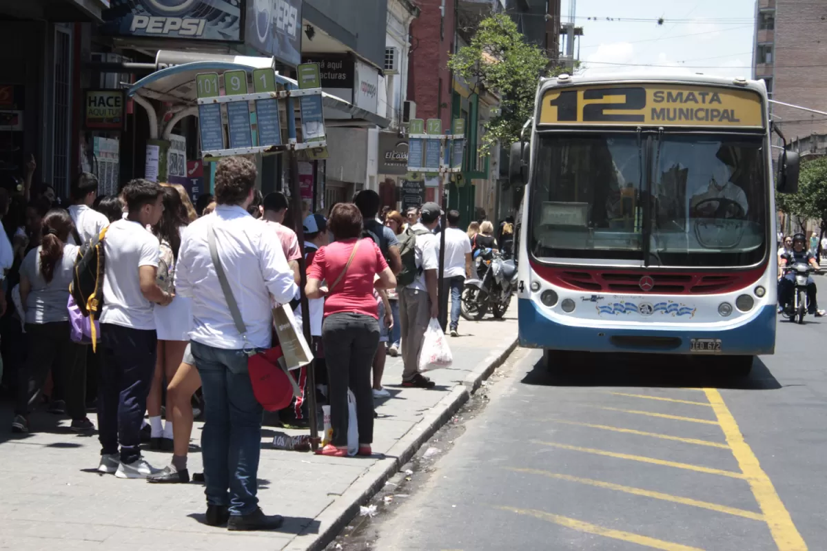 A LA ESPERA DE UNA DEFINICIÓN. UTA advierte que el lunes habrá paro si no se pagan los sueldos. la gaceta / foto de  Analía Jaramillo 