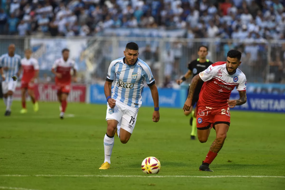 EN RECUPERACIÓN. Barbona se prepara para llegar al partido ante River.