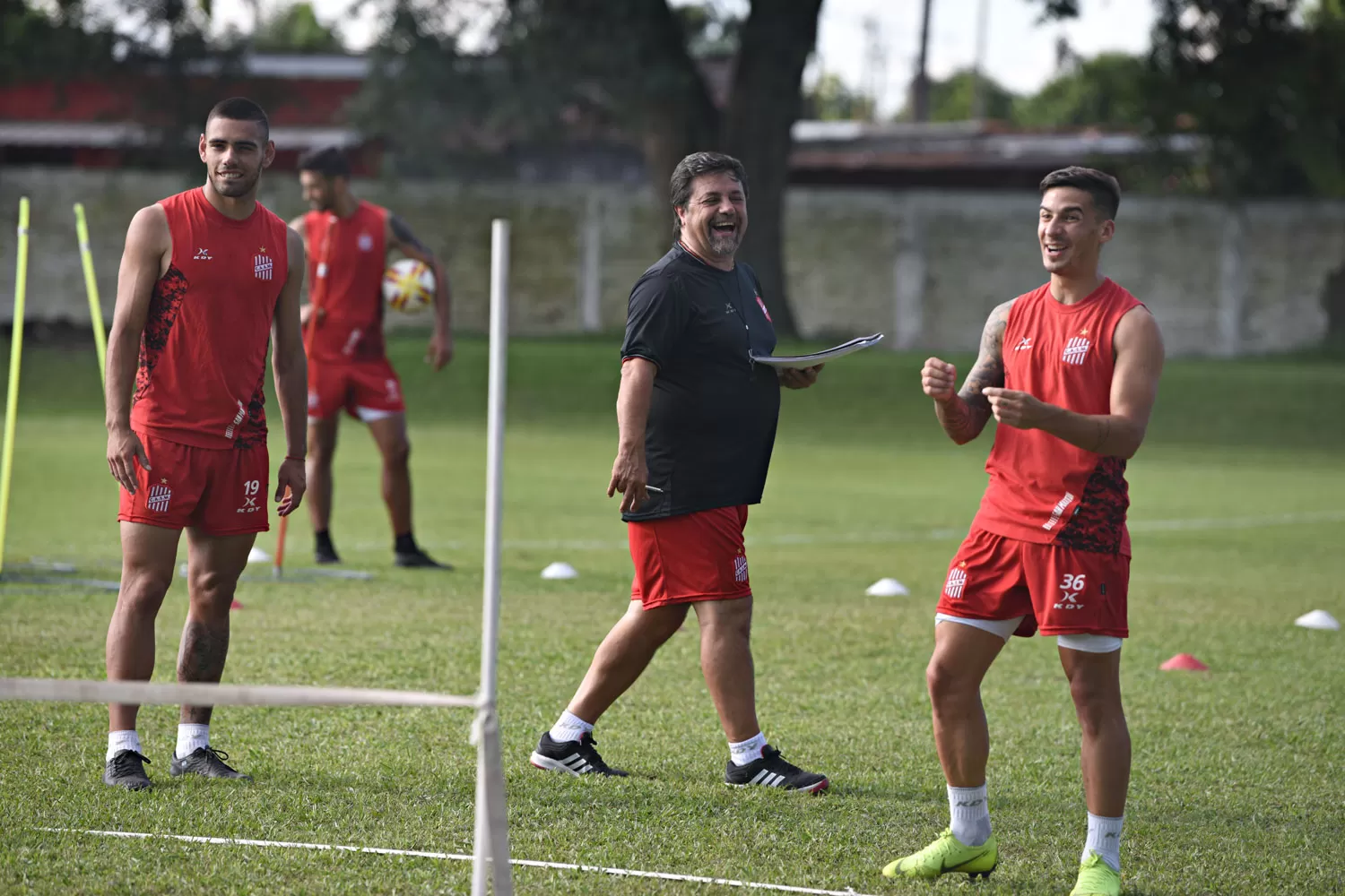 CARAS SONRIÉNTES. Los resultados del viernes robaron sonrisas en Bolívar y Pellegrini. Ahora San Martín es el que debe hacer lo suyo: ganar.