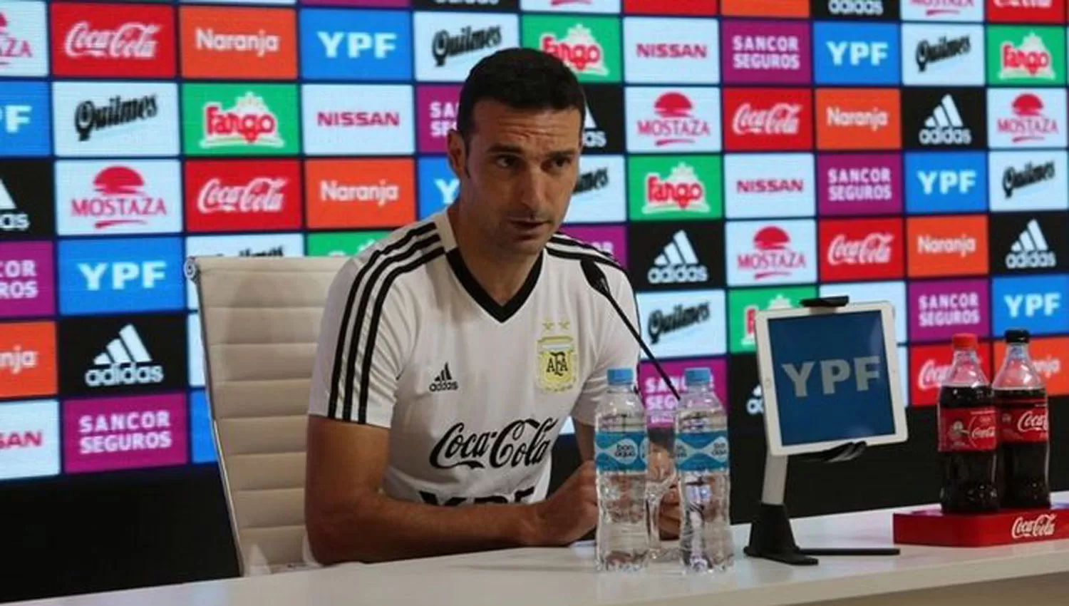 El DT de la Selección, Lionel Scaloni, durante la conferencia.