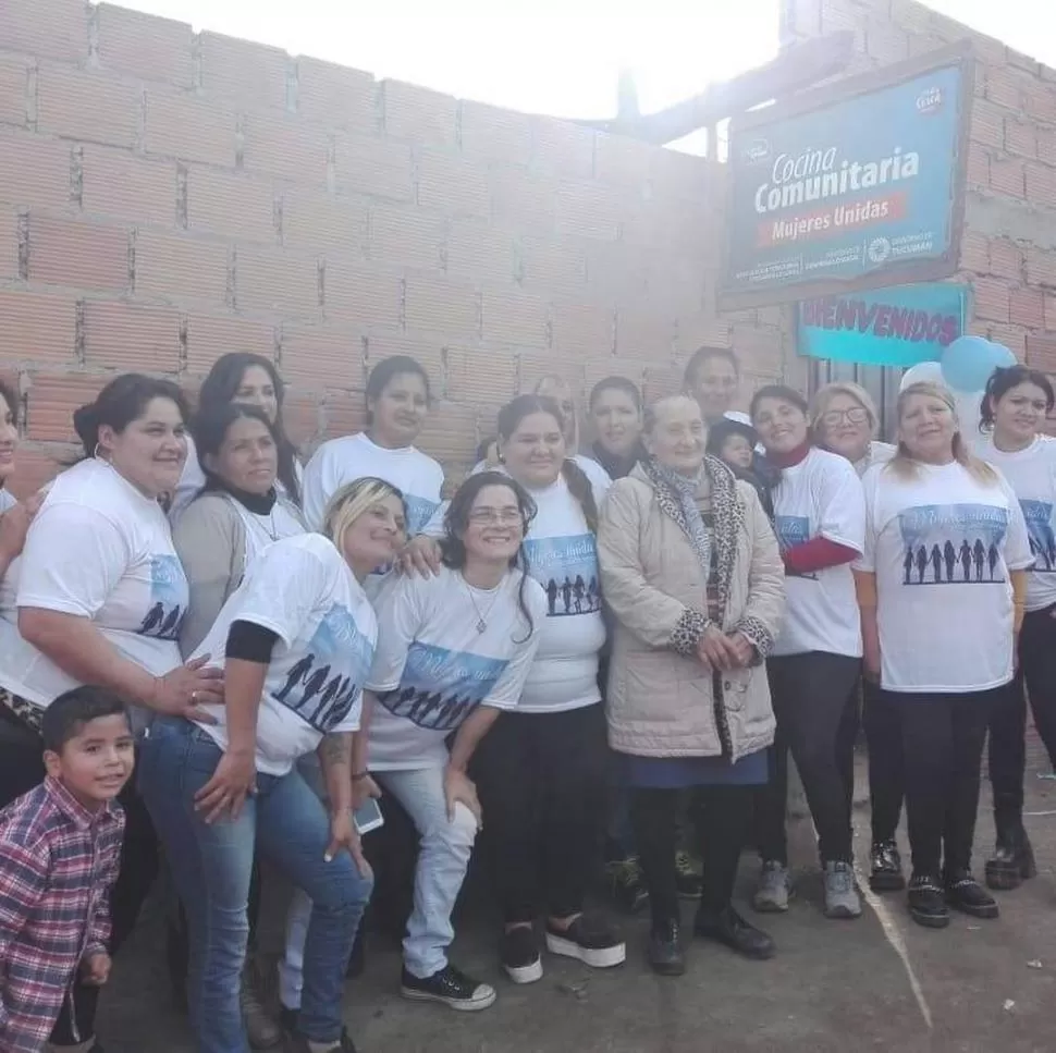 MOVIMIENTO FEMENINO BARRIAL. Integrantes de la fundación “Mujeres de la Patria Grande”. 