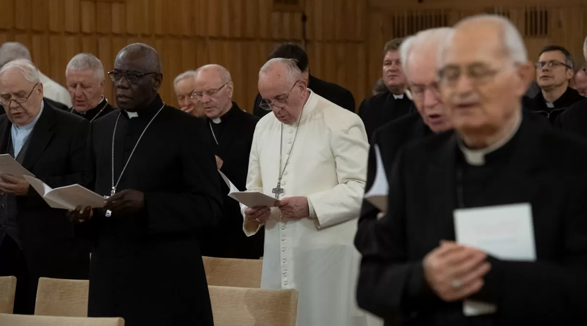 BERGOGLIO. Primer jesuita que llega al papado y el primero americano, tomó su nombre en homenaje a Francisco de Asís.