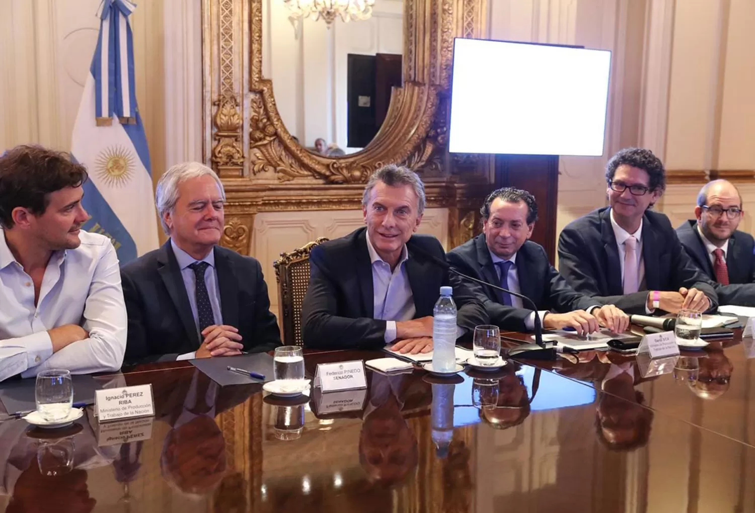 EN CASA ROSADA. Macri, junto a Federico Pinedo y Dante Sica, entre otros, presentó el proyecto de Ley Economía del Conocimiento.