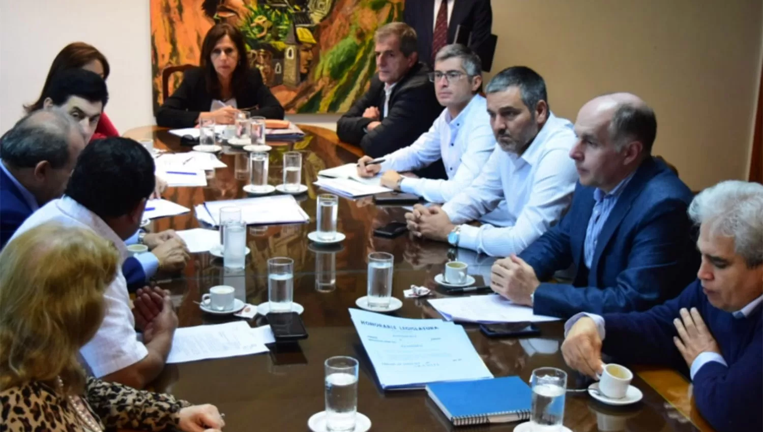 La reunión se realizó esta mañana en la Legislatura. FOTO TOMADA DE TWITTER.COM/JOTA_CANELADA
