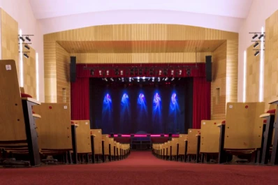 El teatro no tenía las condiciones de seguridad para semejante altura