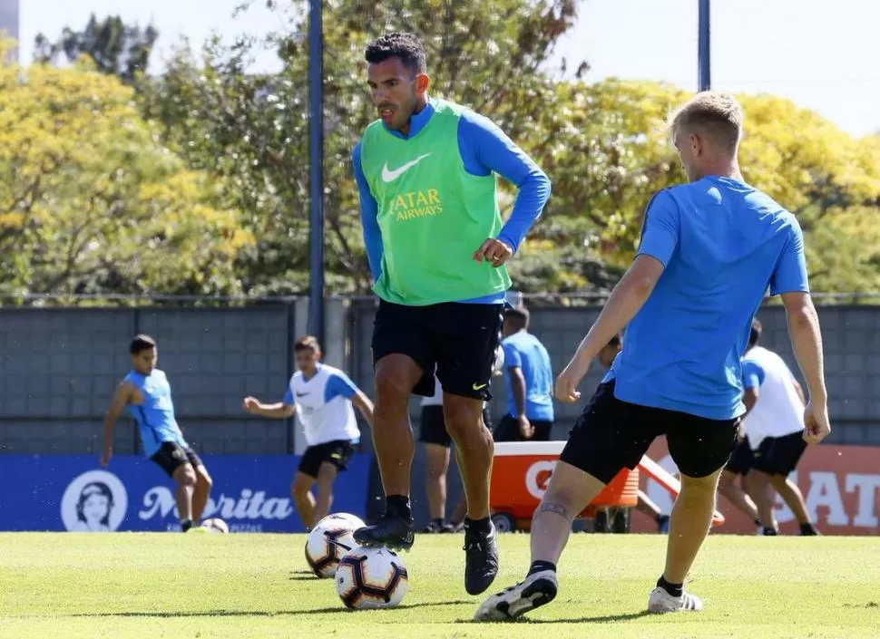 DESEQUILIBRANTE. El “Apache” Carlos Tevez será una de las cartas que tendrá en la ofensiva el conjunto “Xeneize”. prensa cabj