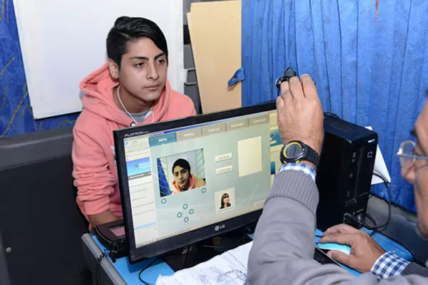 Amplían hasta los 18 años la edad para tramitar el primer DNI