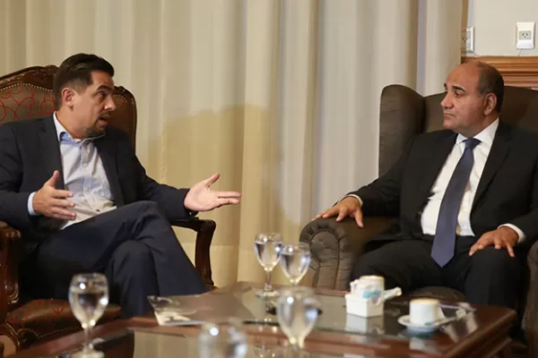 Mientras en Argentina cierran fábricas, las empresas invierten en Tucumán, dijo Manzur