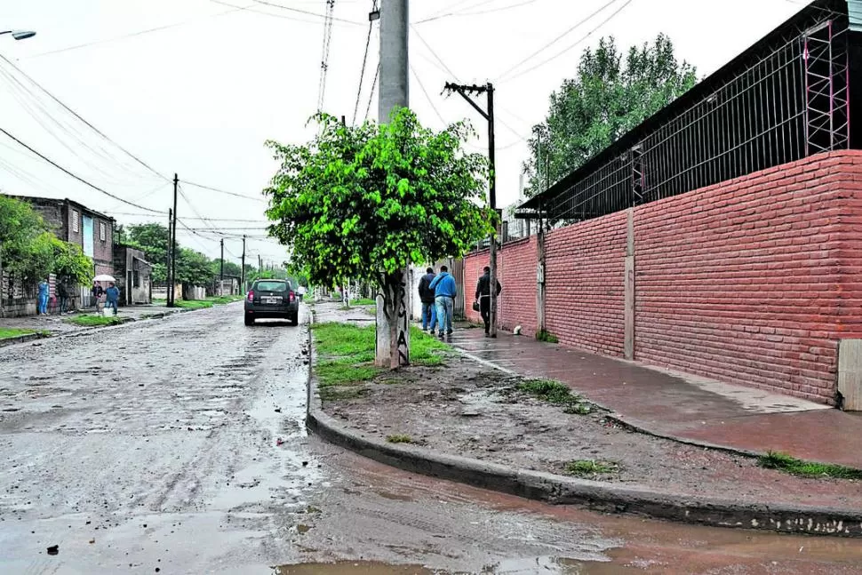 ATAQUE. En Próspero Palazzo y Díaz Vélez fue apuñalado Lizárraga. LA GACETA / FOTO DE DIEGO ARÁOZ