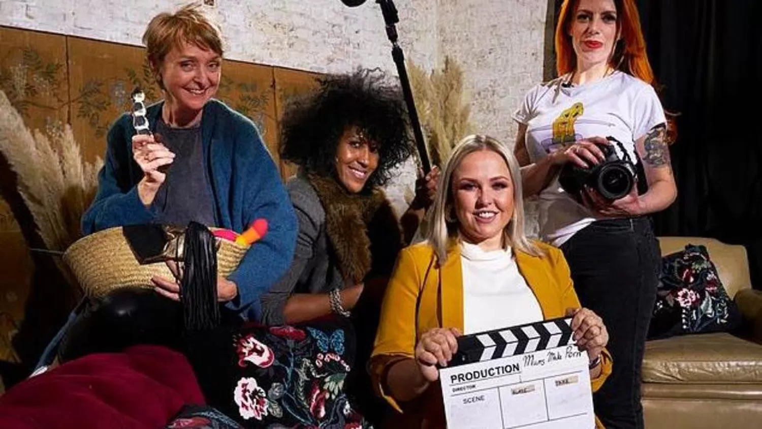 Cuatro mamás realizaron una película erótica apta para sus hijos