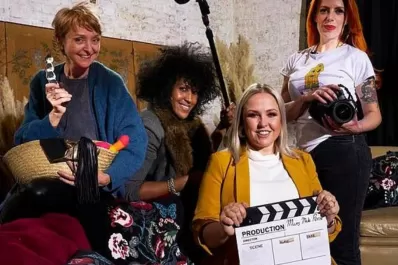 Cuatro mamás realizaron una película erótica apta para sus hijos