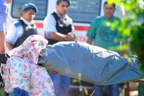 Asesinó a mazazos a su padre y a la pareja de éste, los enterró y huyó a Tucumán