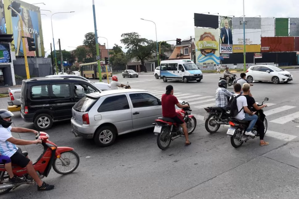 ESQUINA DE COLÓN Y MATE DE LUNA. Allí ocurrió el ataque, pese a que hay vigilancia policial en la zona. la gaceta / foto de diego aráoz 