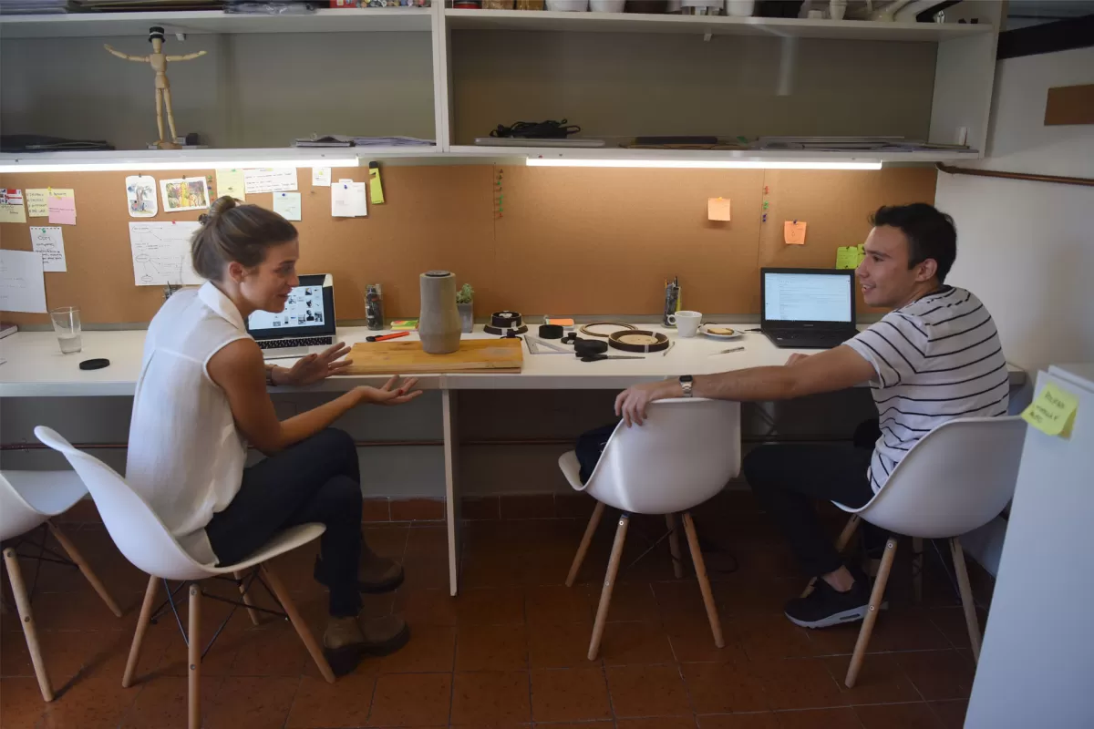 - OFICINAS PRIVADAS.Los coworkers pueden elegir tener su propio espacio.-