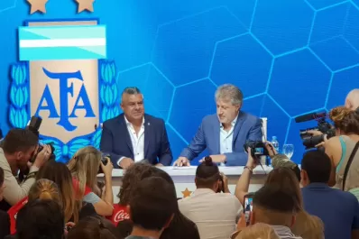 La AFA puso la firma y el fútbol femenino es profesional