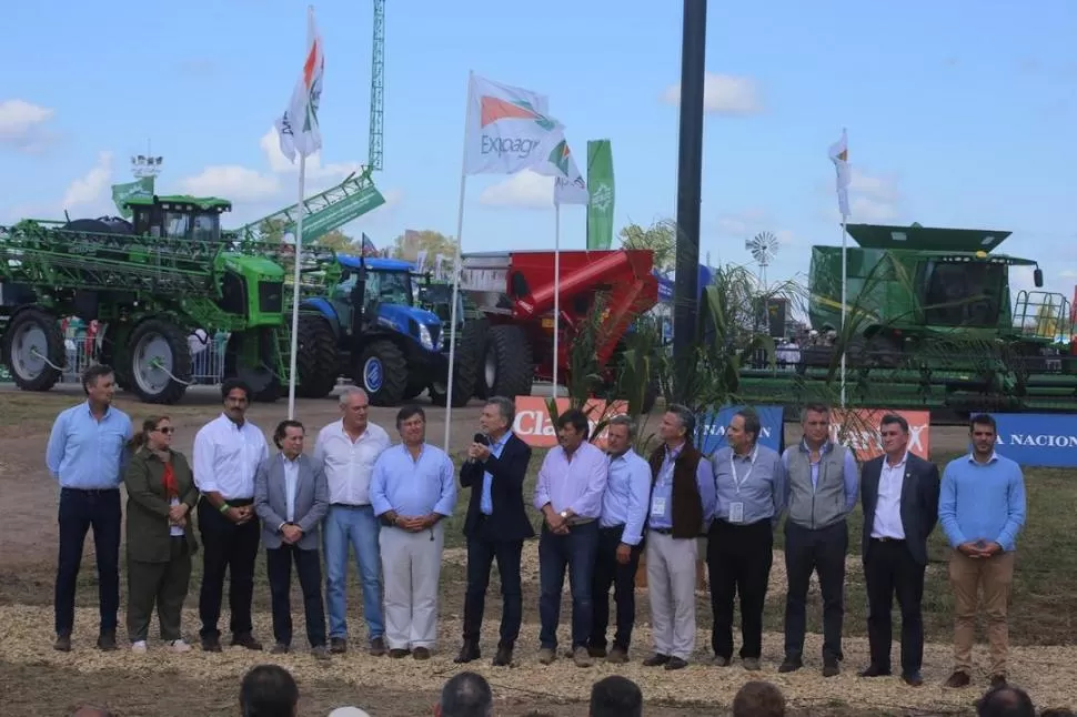 EXPOAGRO. Macri recorrió la muestra junto a funcionarios y productores. 