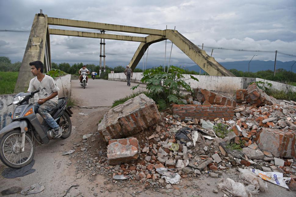 CIERRE PREVENTIVO. El segundo puente fue clausurado para tránsito pesado hasta que se determine si es seguro.  