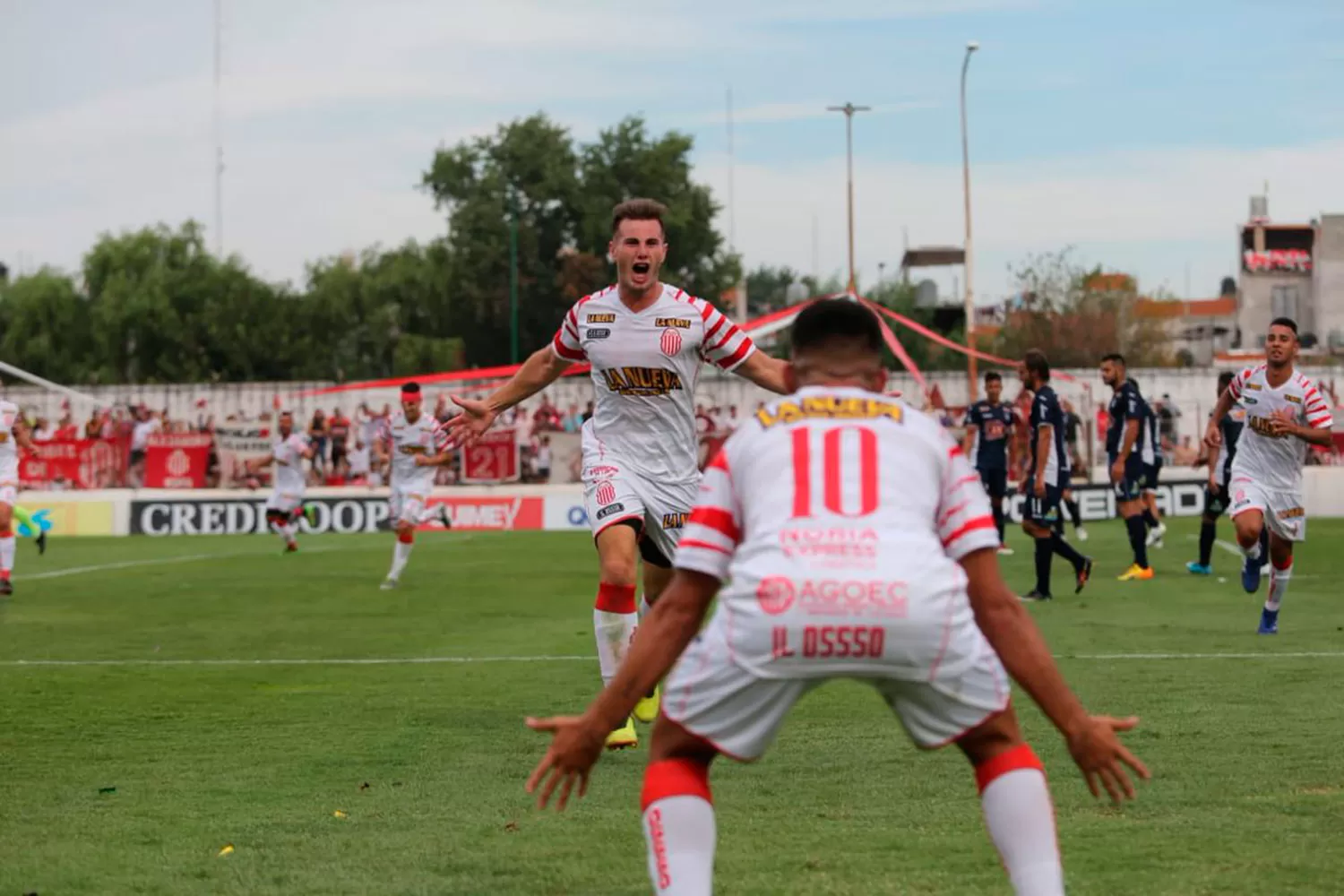 BARRACAS CENTRAL ASCENDIÓ A LA B / FOTO DIARIO OLÉ