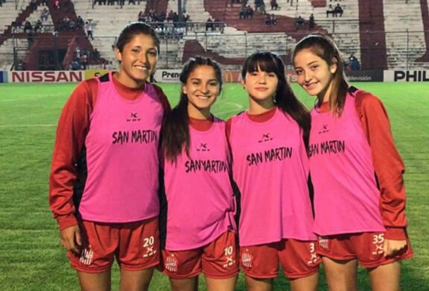 ALCANZAPELOTAS. Las jugadoras de San Martín.