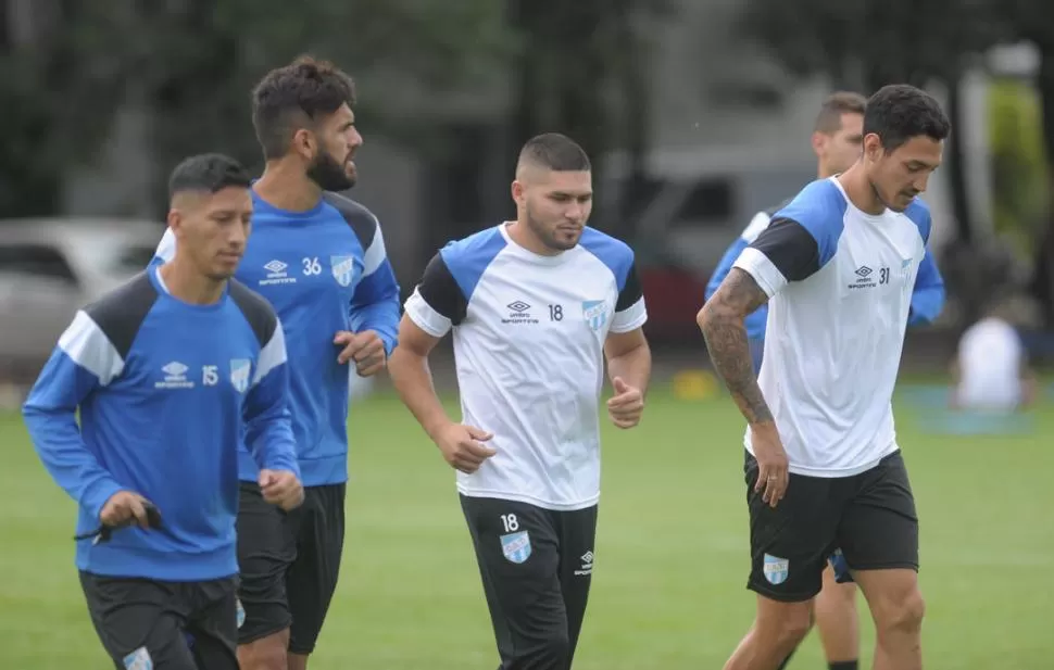 EN MARCHA. Aliendro, Toledo, Barbona y Cabral se preparan en Ojo de Agua para encarar el último partido de la Superliga 2018/19: el domingo, en casa de Huracán. la gaceta / foto de franco vera