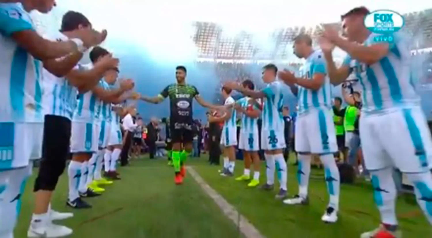 PASILLO. De Racing campeón para el subcampeón, Defensa.