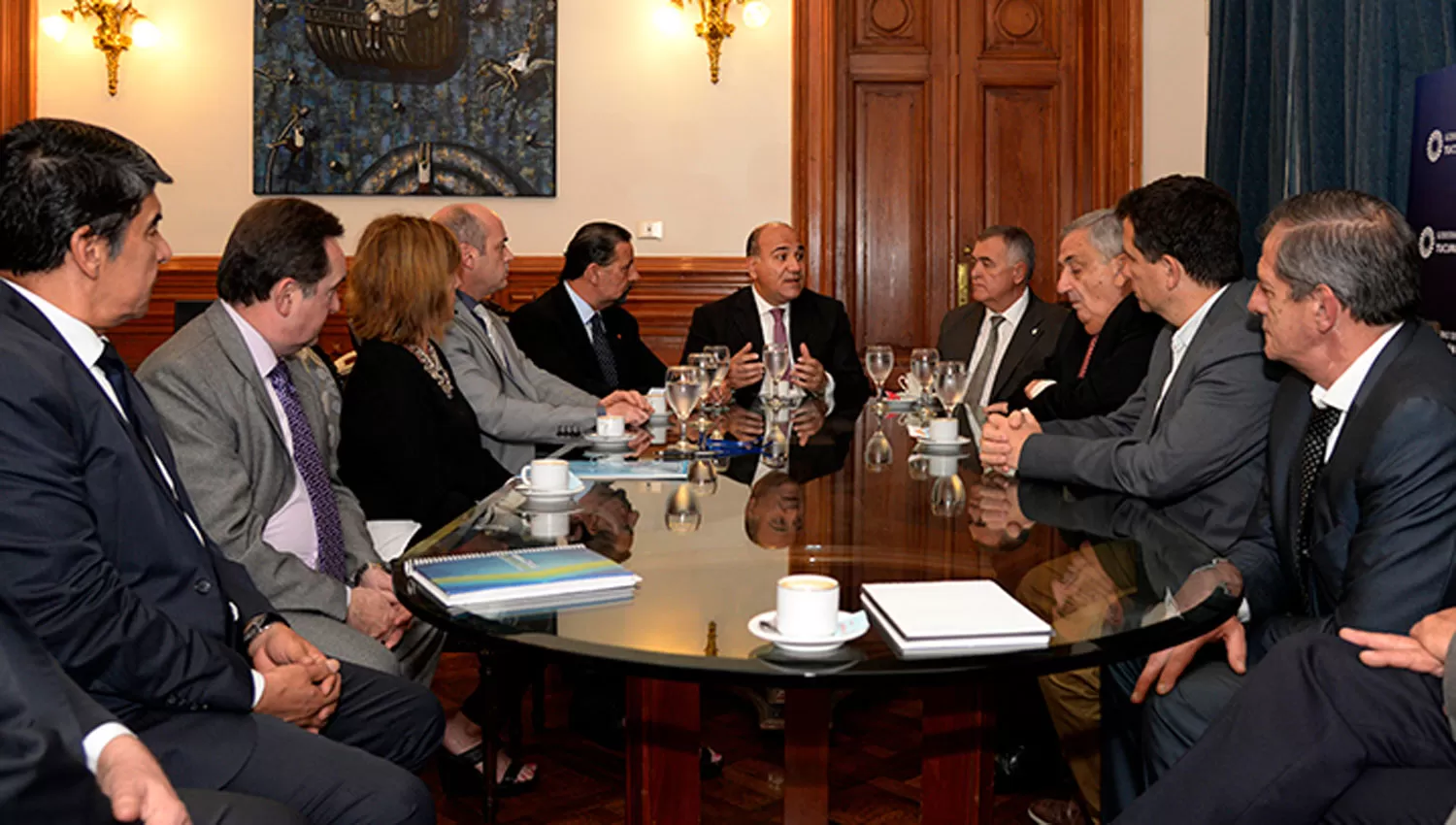 SOBRE LA MESA. Manzur comienza a definir las listas para las elecciones de junio.