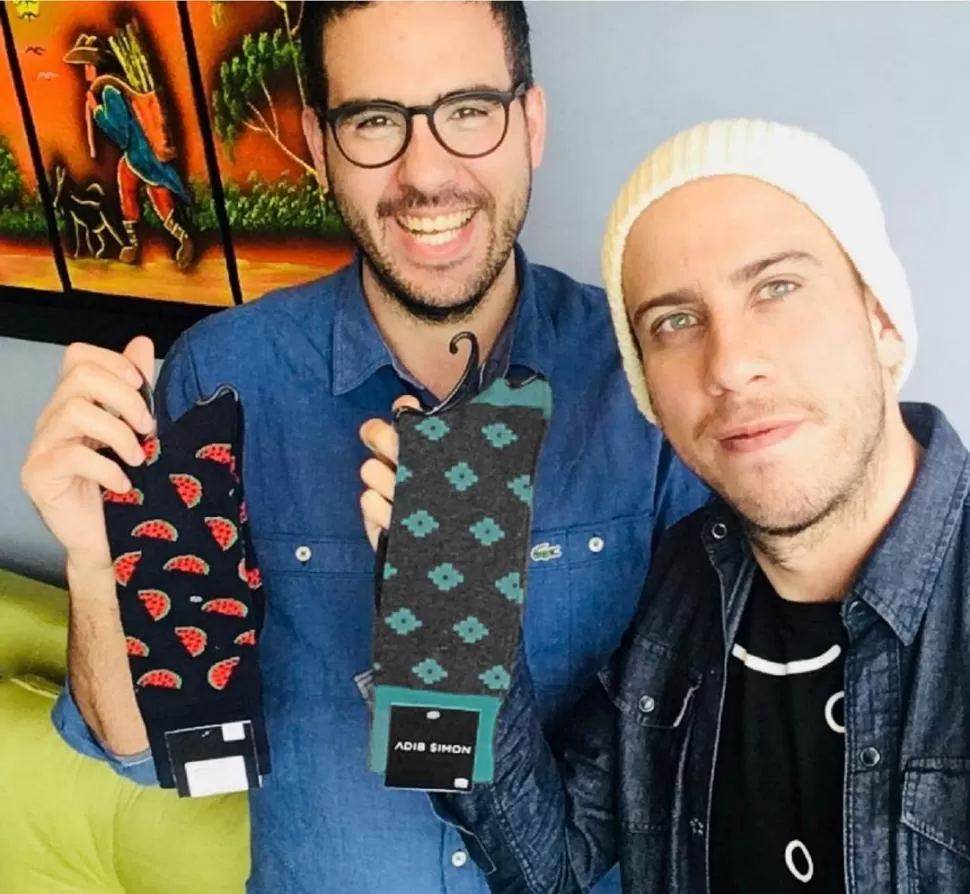 CON ESTILO PROPIO. Di Leo y Adib Angel exhiben algunos de sus productos.