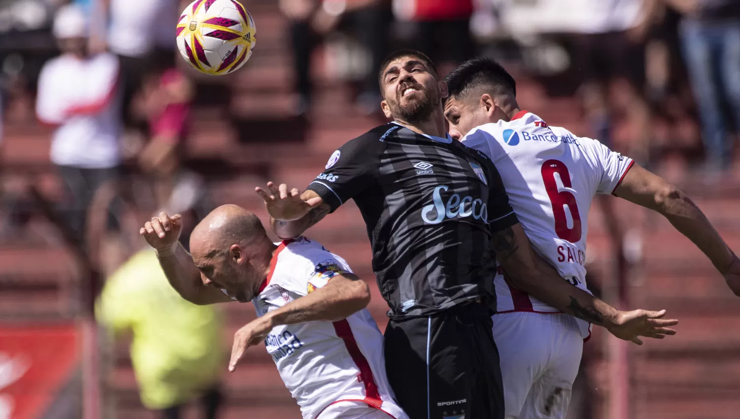 BIEN ALTO. Leandro Díaz estuvo lejos de sus mejores tardes