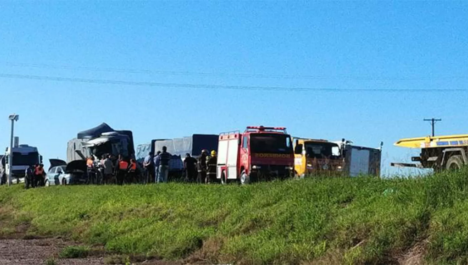 Tres muertos y seis heridos graves en un múltiple choque en Santiago del Estero