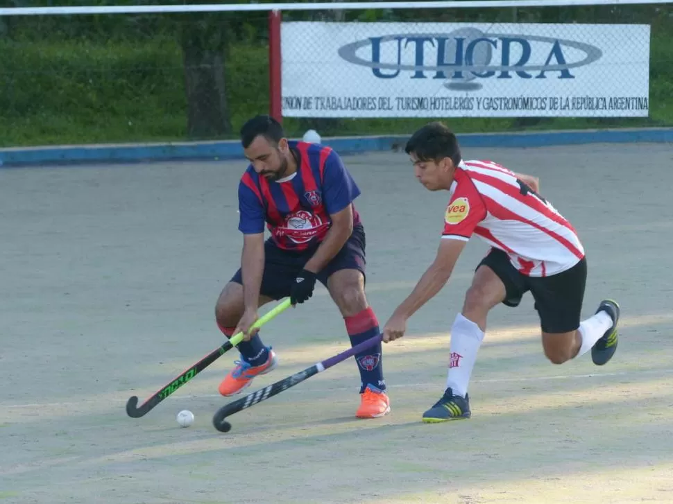 BOCHA EN JUEGO. Sebastián Molina (“CC”) e Ignacio Cajal (San Martín). foto de @lilurojasfotografia