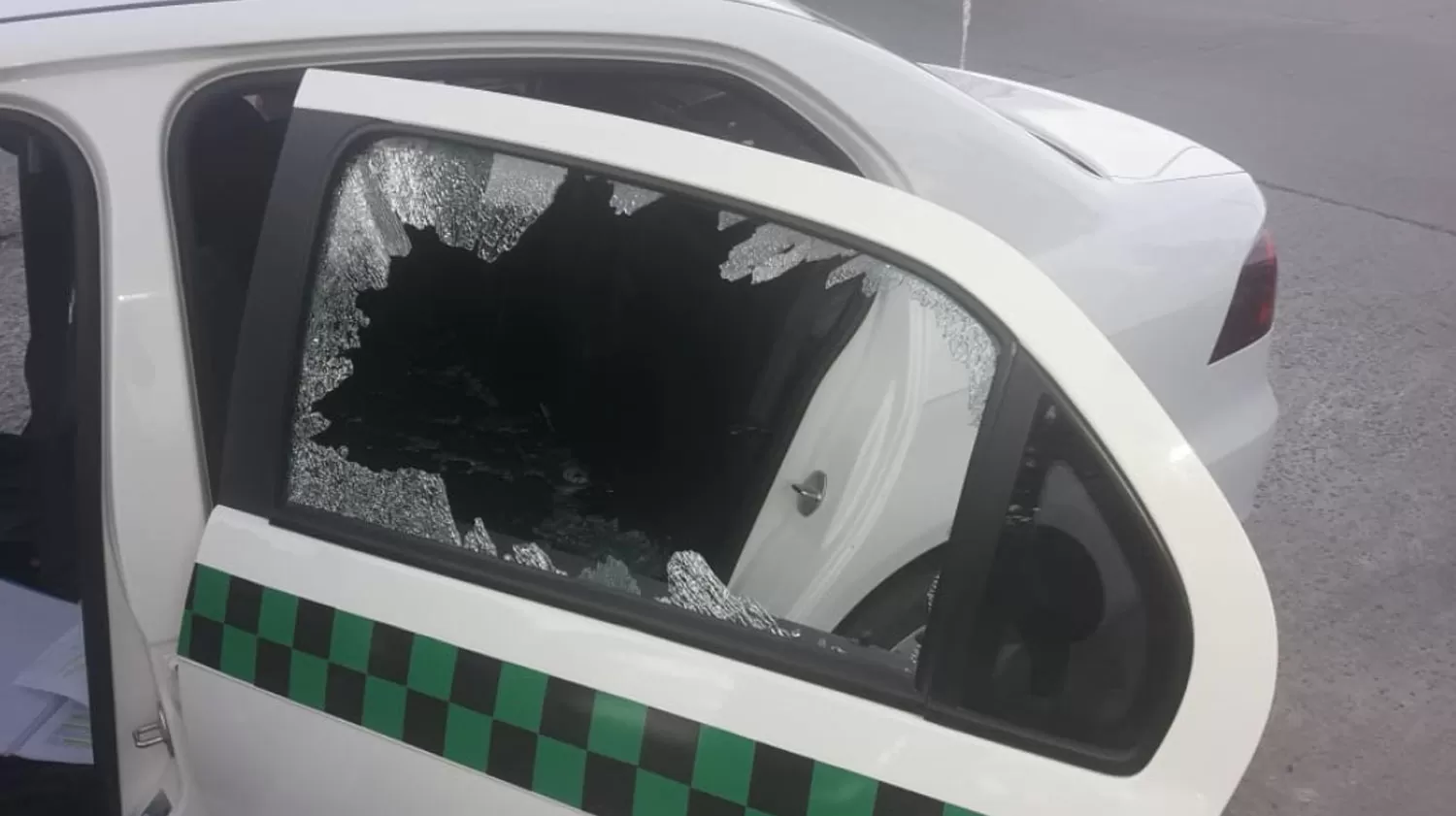 Me apuntó con el arma en la cabeza, dijo el taxista que tuvo un incidente con un federal 