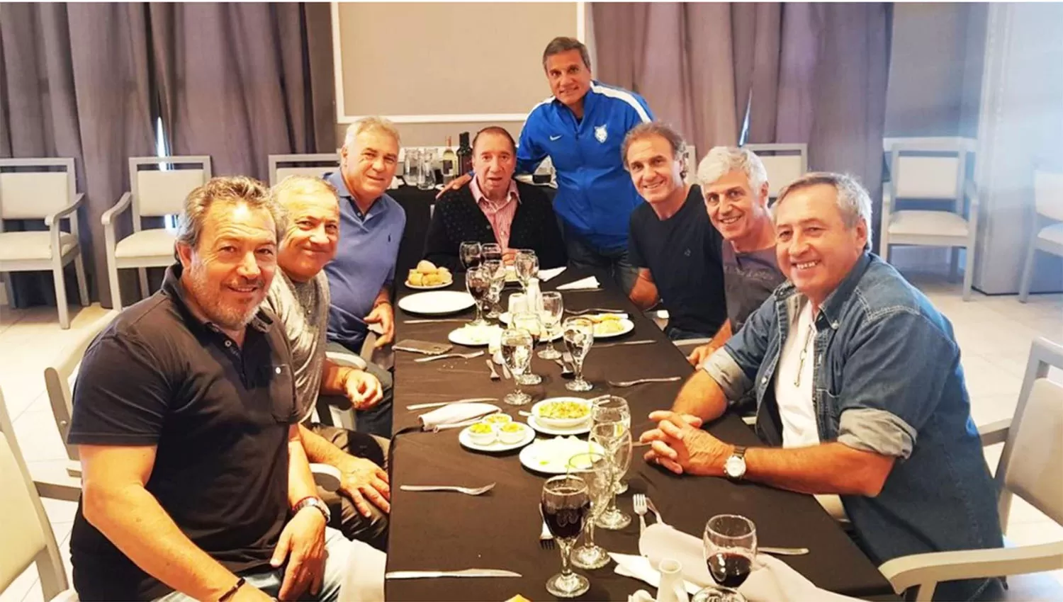 Bilardo reapareció en medio de su delicado estado de salud junto a los campeones del 86