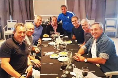Bilardo reapareció en medio de su delicado estado de salud junto a los campeones del 86