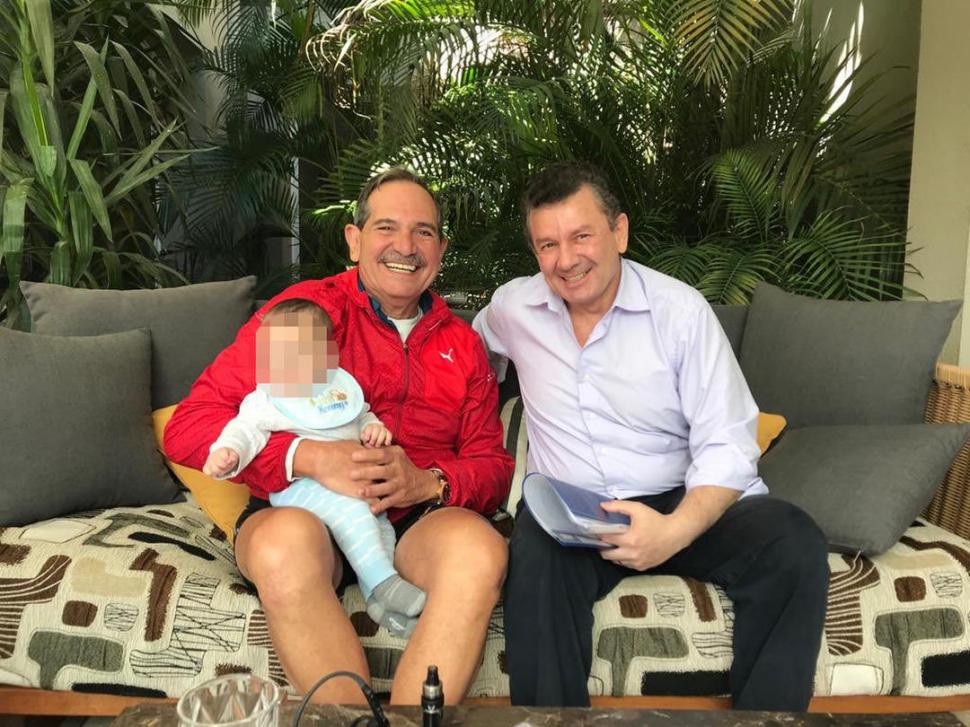 “ACOPLE”. Alperovich anunció el acuerdo con González a través de Twitter. twitter @JAlperovichOk