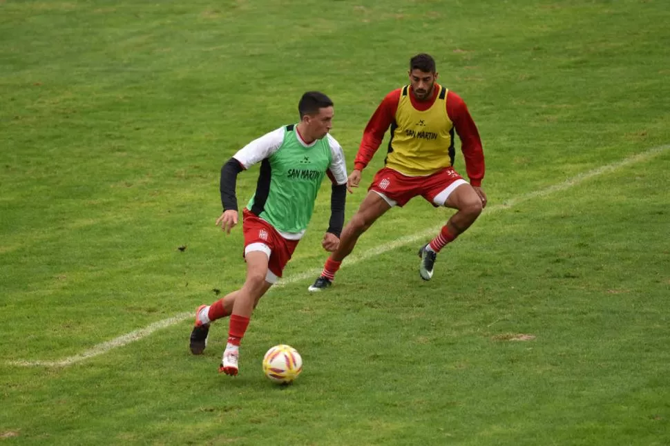 BUENOS MOVIMIENTOS. González es un delantero picante en el área, pero que además tiene buen manejo de la pelota. la gaceta / foto de Inés Quinteros Orio