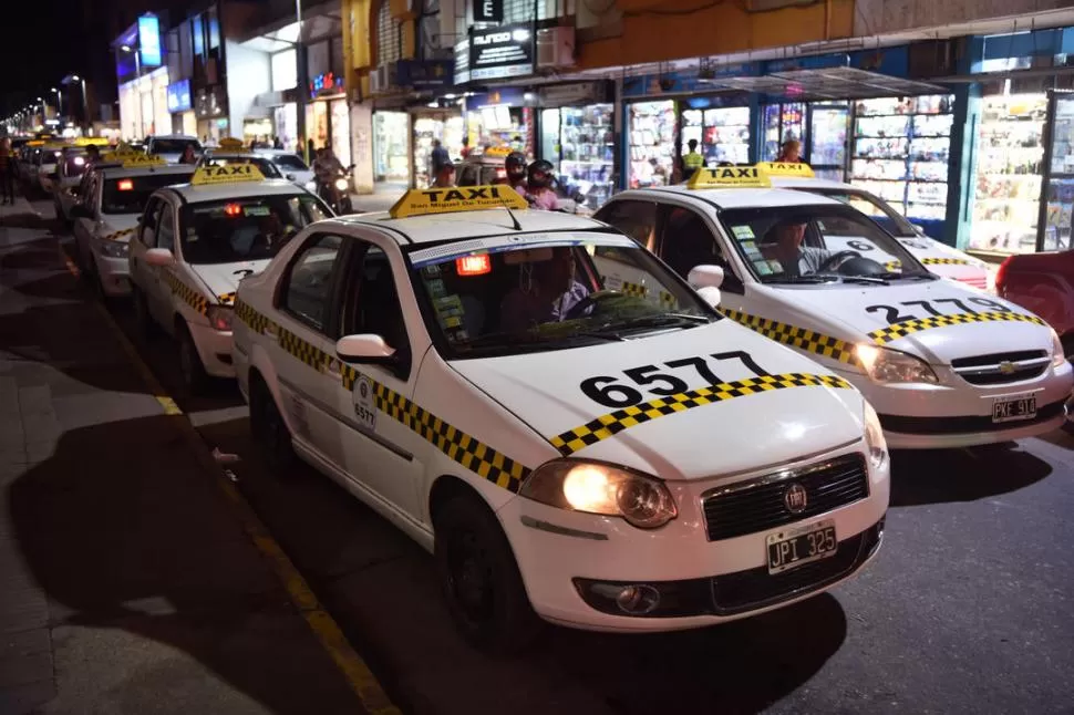 RECORRIDOS. Los choferes contaron que todos los días se han registrado casos ilícitos, en especial, por la noche. la gaceta / foto de Ines Quinteros Orio (archivo)