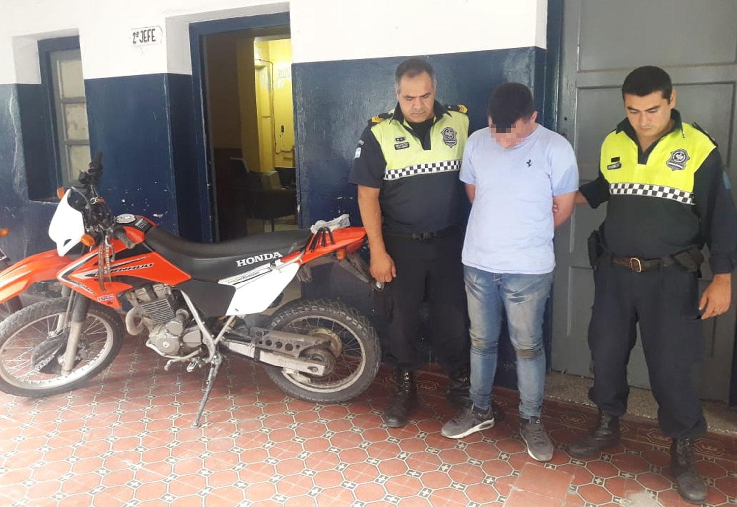 Un asaltante le pegó un tiro en la pierna y se salvó por tener el celular en el bolsillo