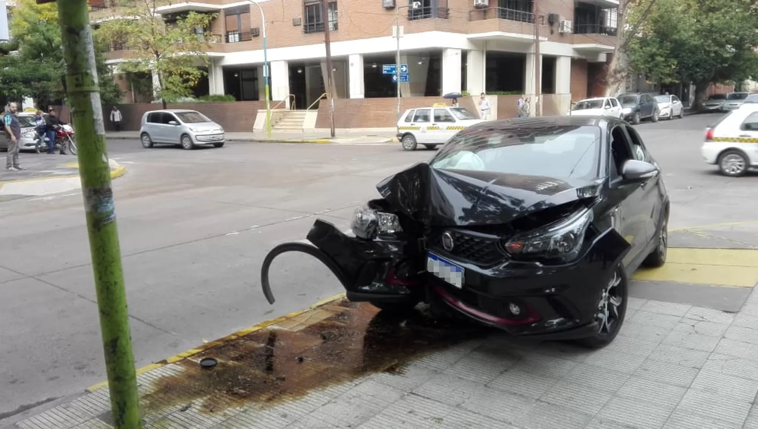 ACCIDENTE. Ocurrió en plaza Urquiza, esta mañana. 