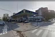 Video: empleadas de una estación de servicio atraparon a un ladrón