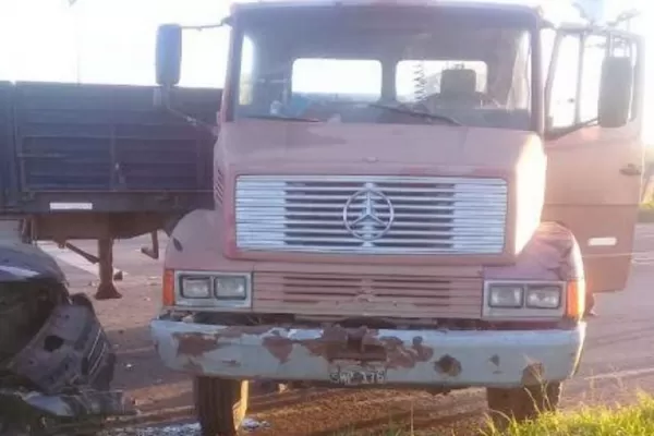 Un empresario tucumano murió tras impactar su camioneta contra un camión en Chaco